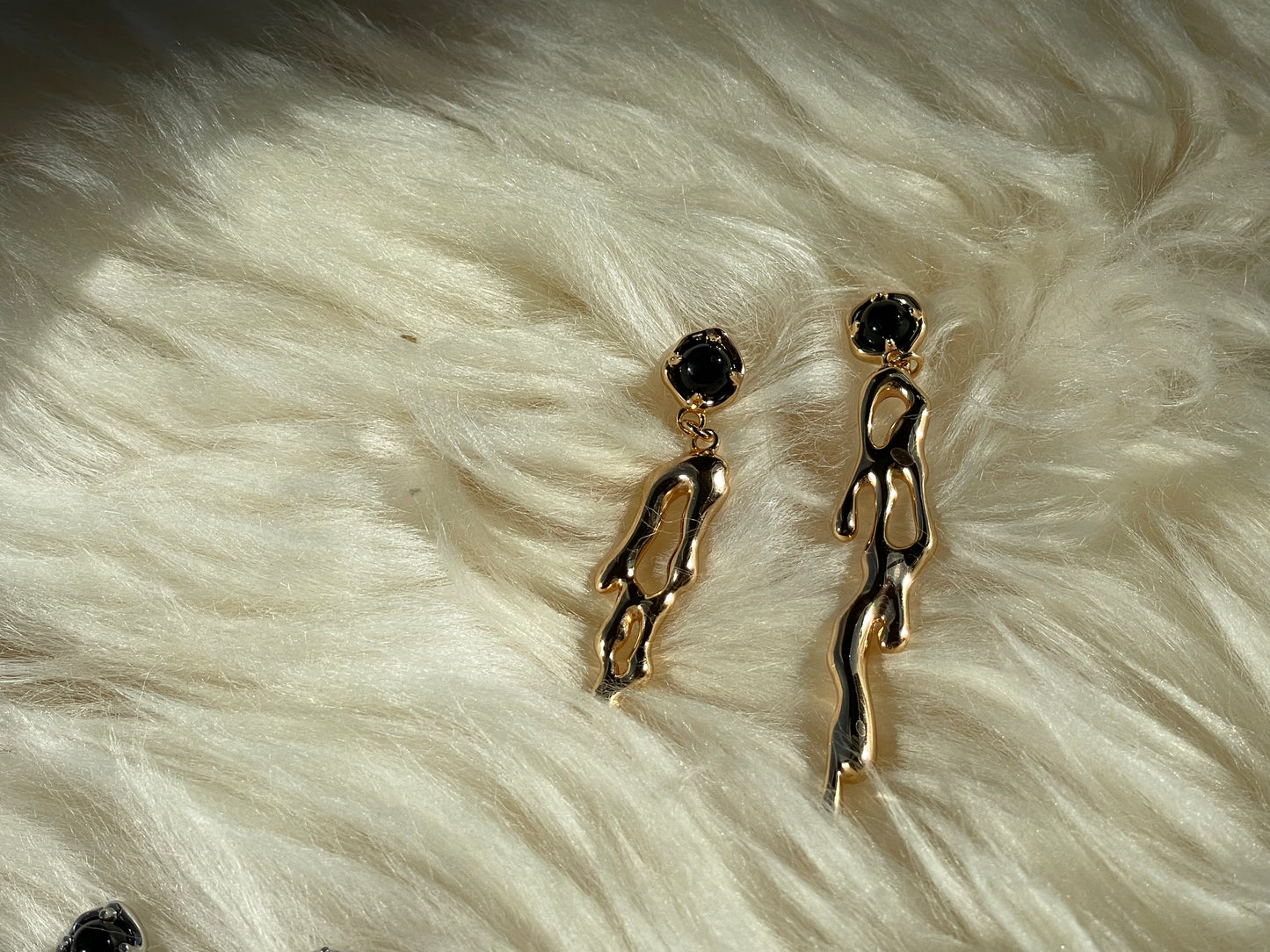 Vintage style flow earrings