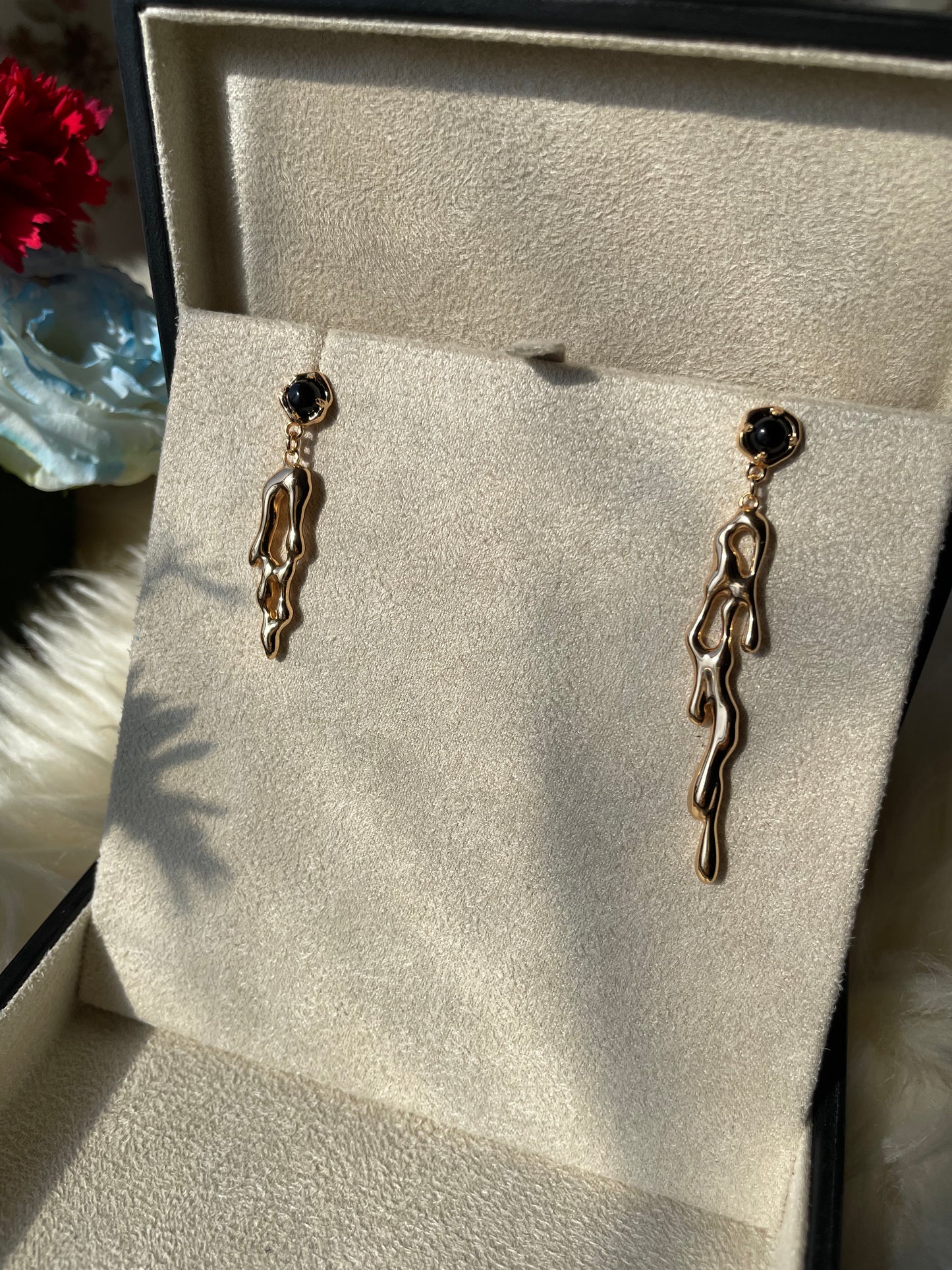Vintage style flow earrings
