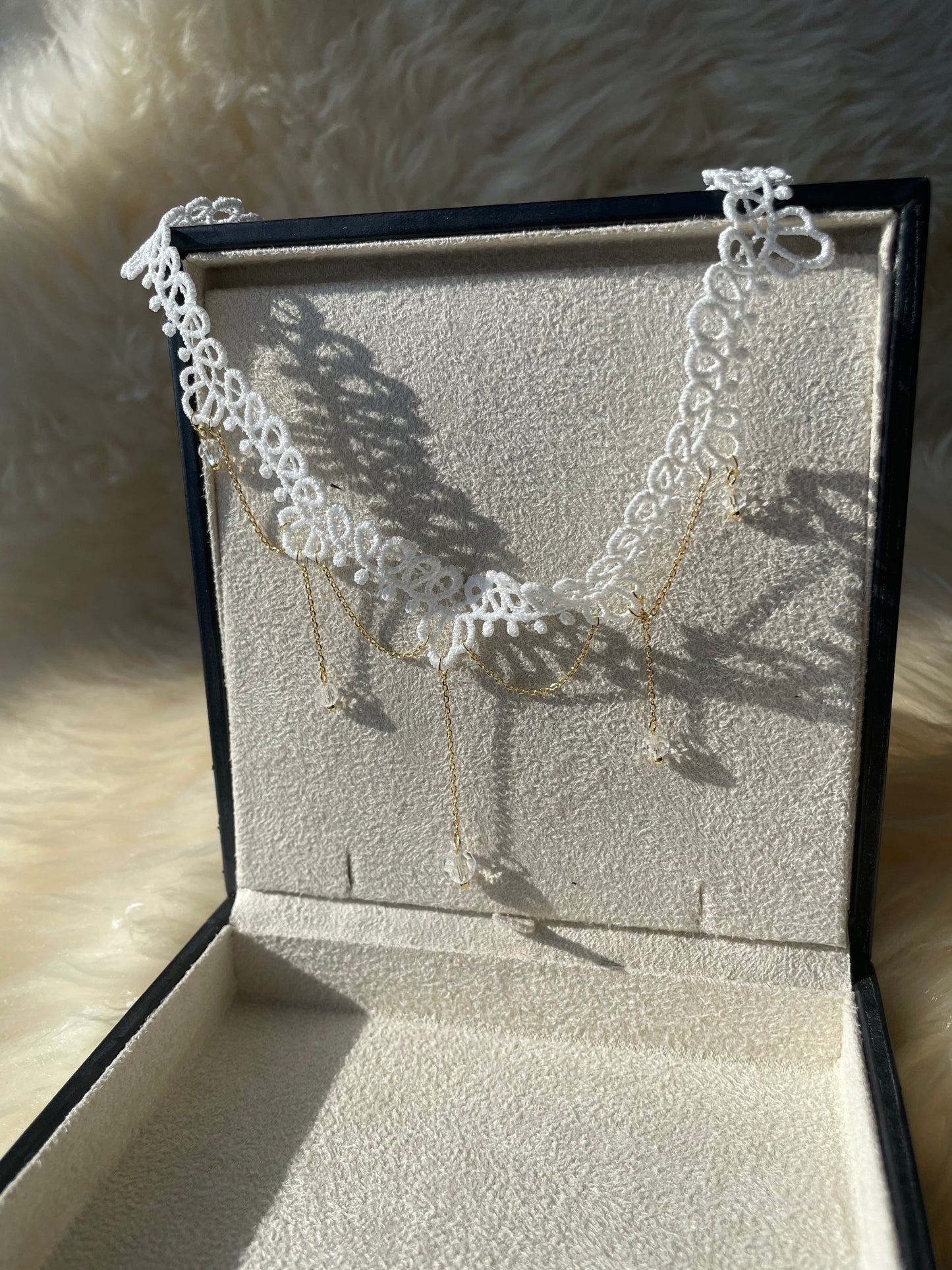 Lace necklace with pendants