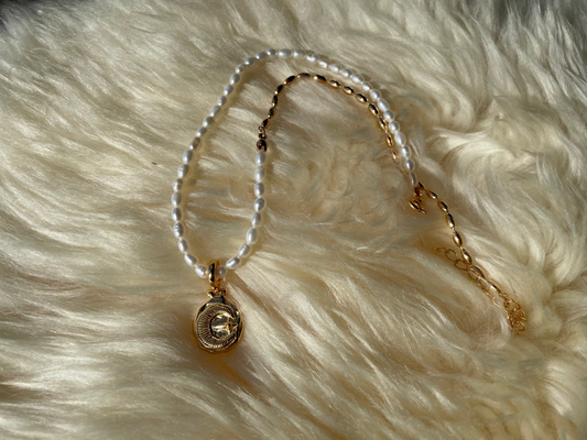 Pearl necklace with pendant