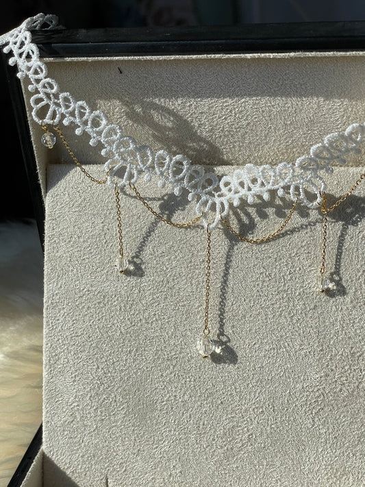 Lace necklace with pendants
