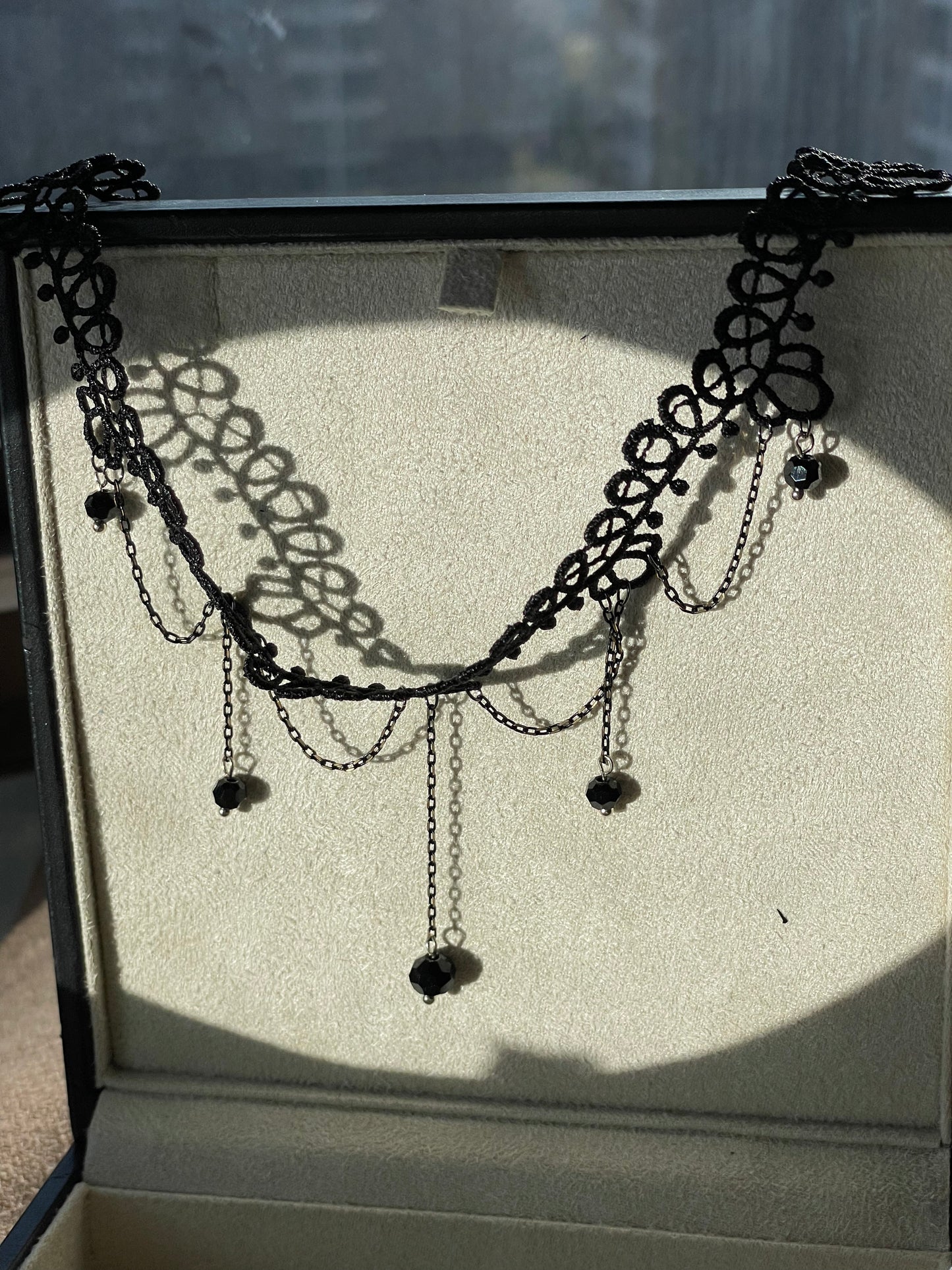 Lace necklace with pendants